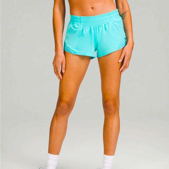 NEW Lululemon Hotty Hot Low-Rise Short 2.5” in Electric Turquoise - Picture 3 of 5